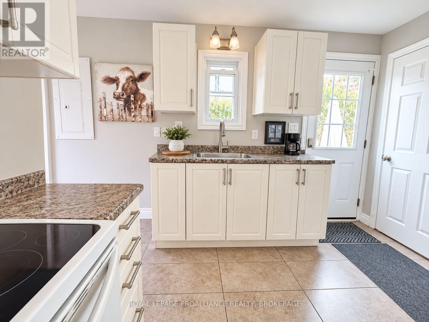 165 Pearl Street W Property Photo 5