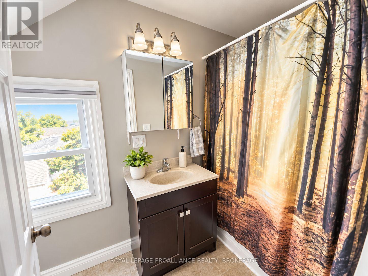 165 Pearl Street W Property Photo 8
