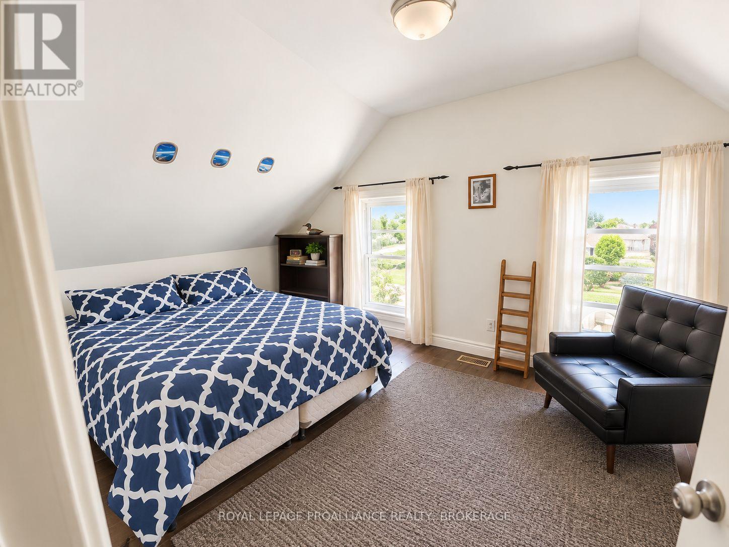 165 Pearl Street W Property Photo 10