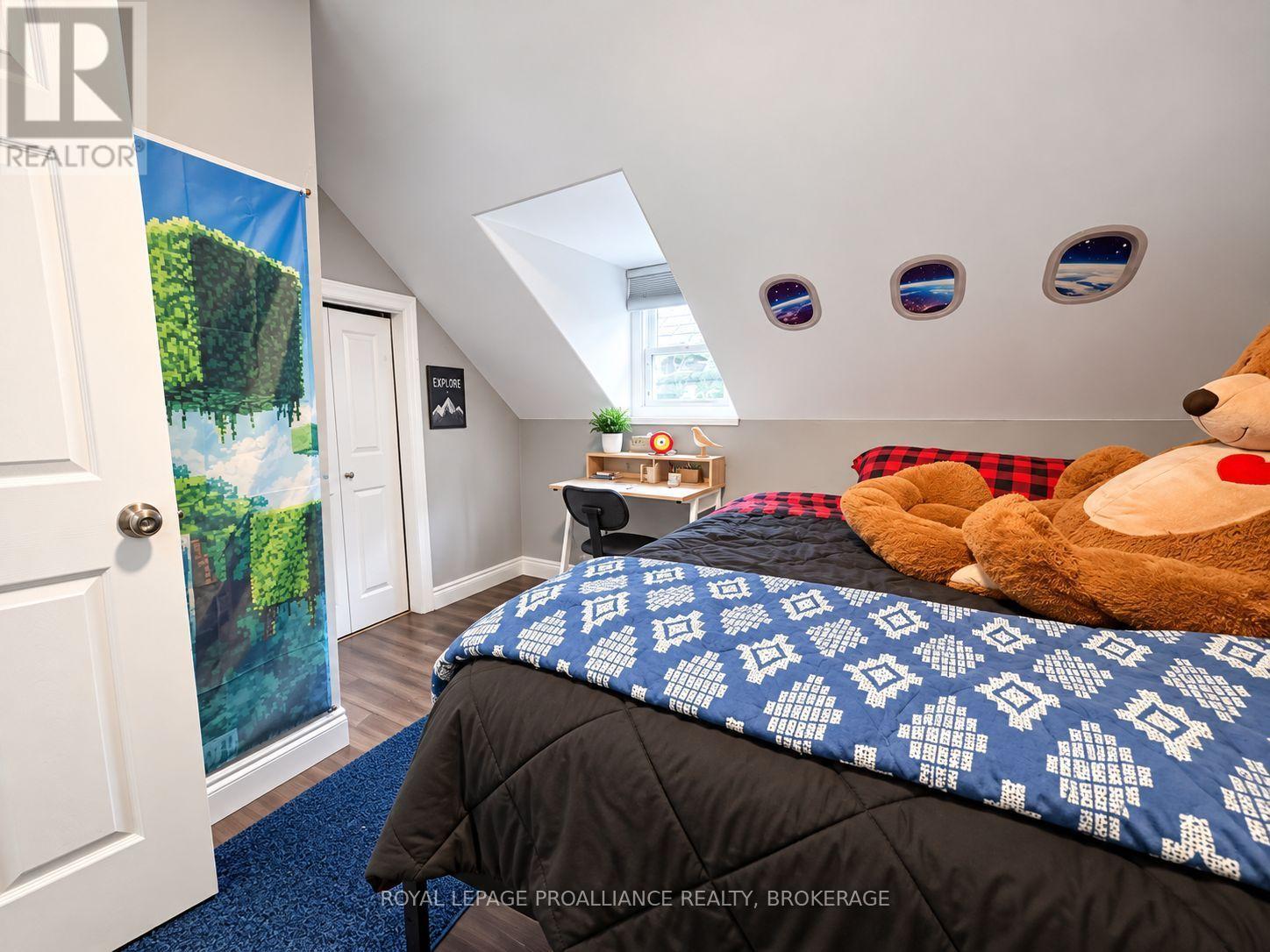 165 Pearl Street W Property Photo 13