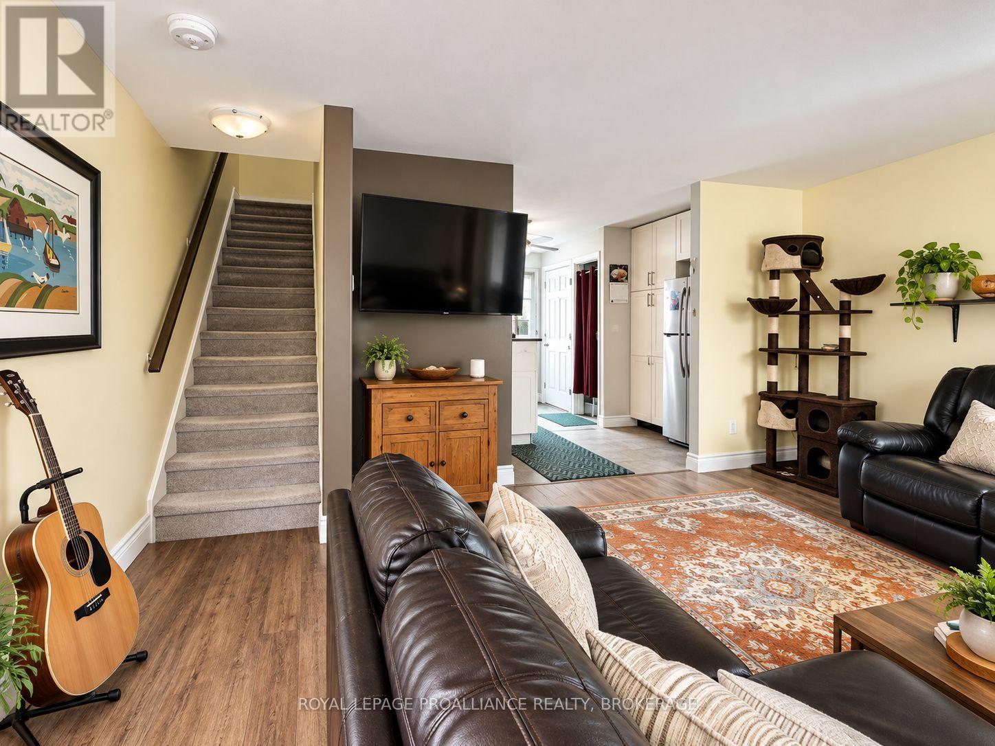 165 Pearl Street W Property Photo 15