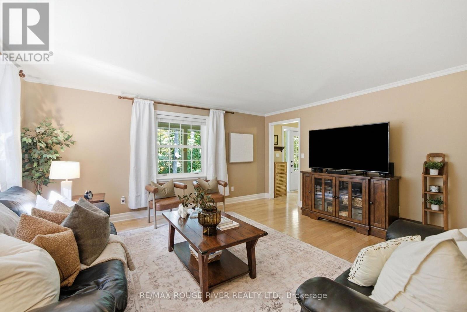 2774 Les Davey Road Property Photo 10