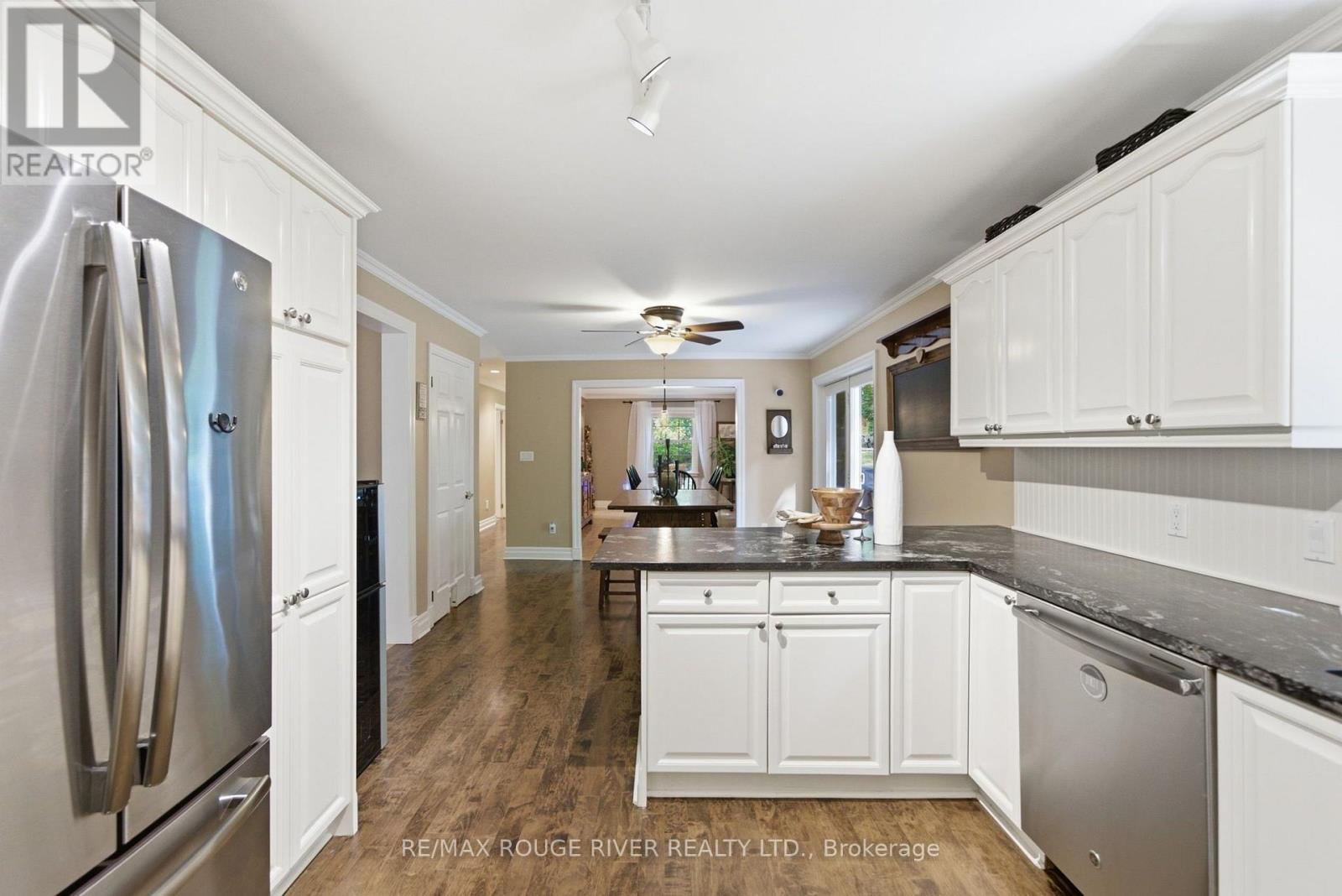 2774 Les Davey Road Property Photo 12