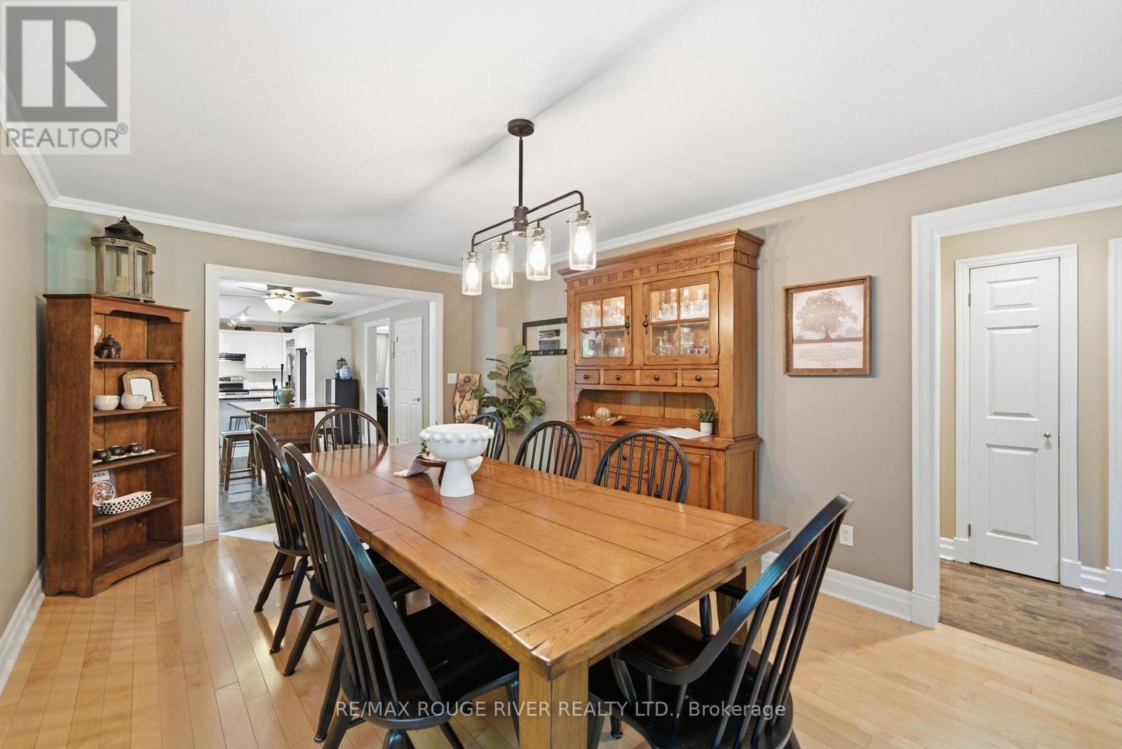 2774 Les Davey Road Property Photo 17