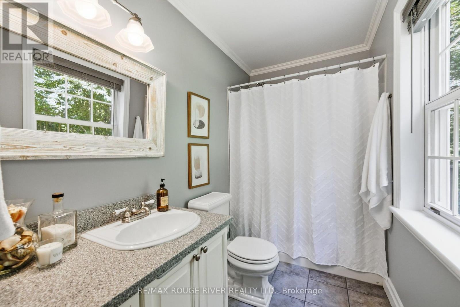 2774 Les Davey Road Property Photo 19