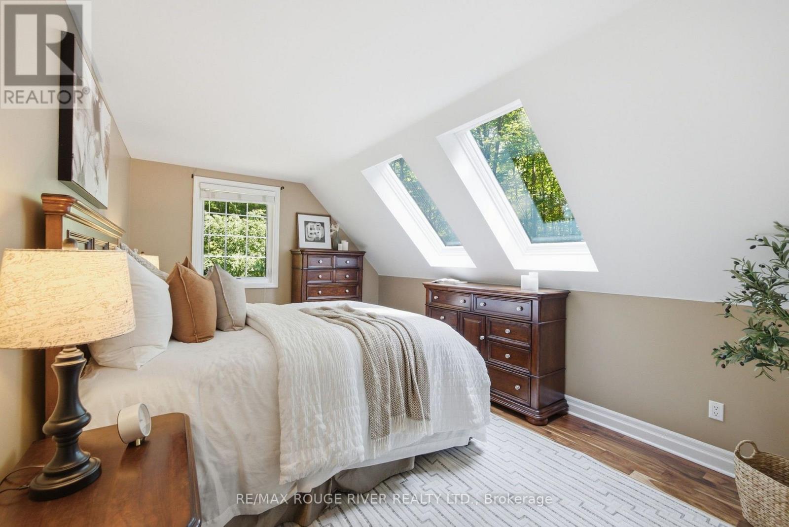 2774 Les Davey Road Property Photo 20