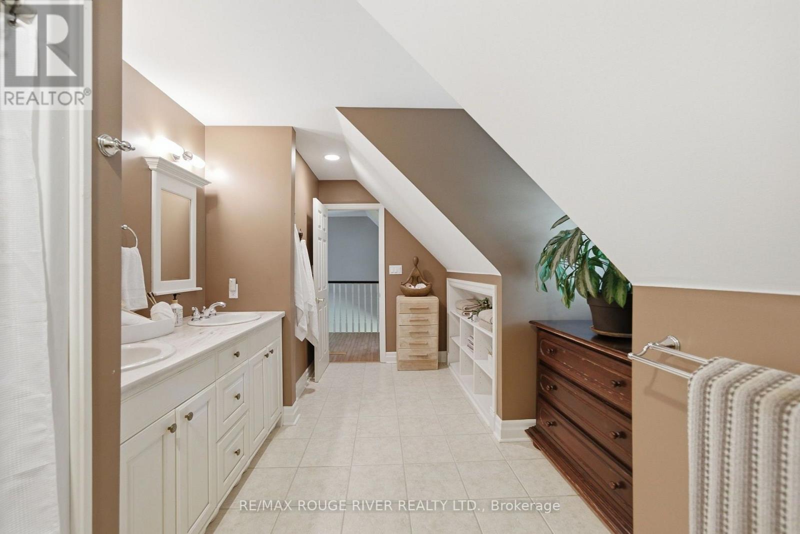 2774 Les Davey Road Property Photo 27
