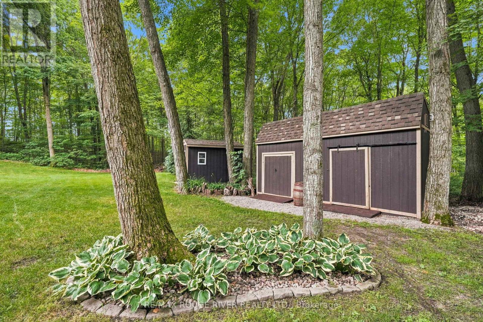 2774 Les Davey Road Property Photo 45