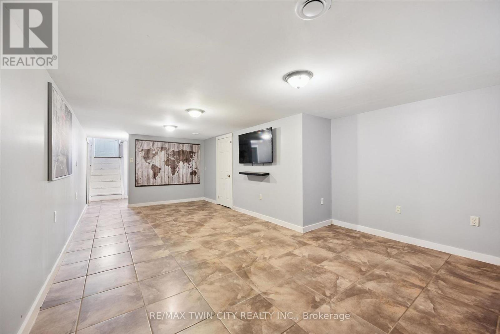 15 Emma Street Property Photo 19