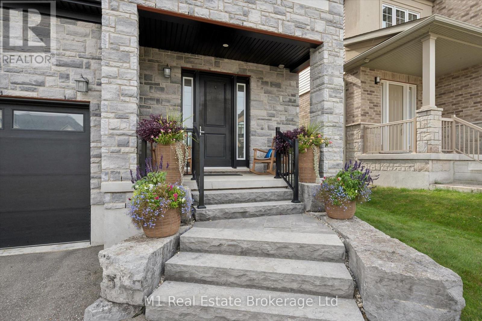 545 Bridgemill Crescent Property Photo 2