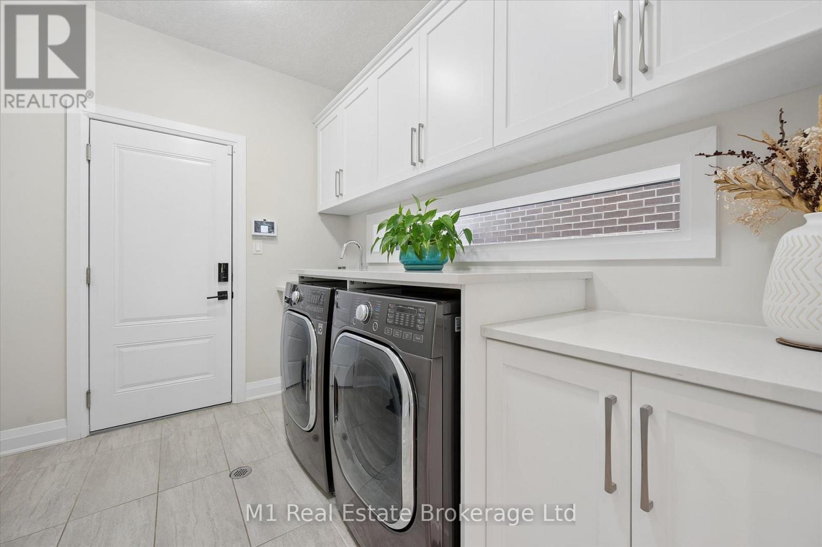 545 Bridgemill Crescent Property Photo 18