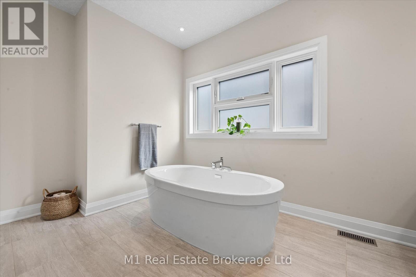 545 Bridgemill Crescent Property Photo 36