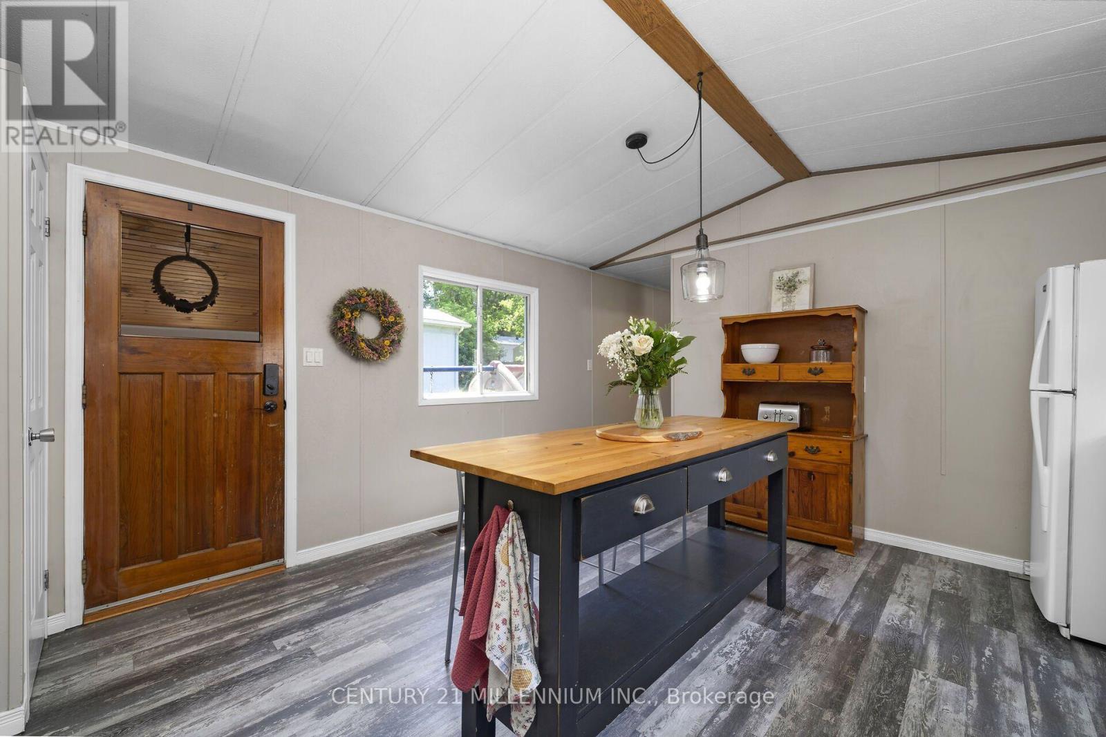 10 Park Boulevard Property Photo 12