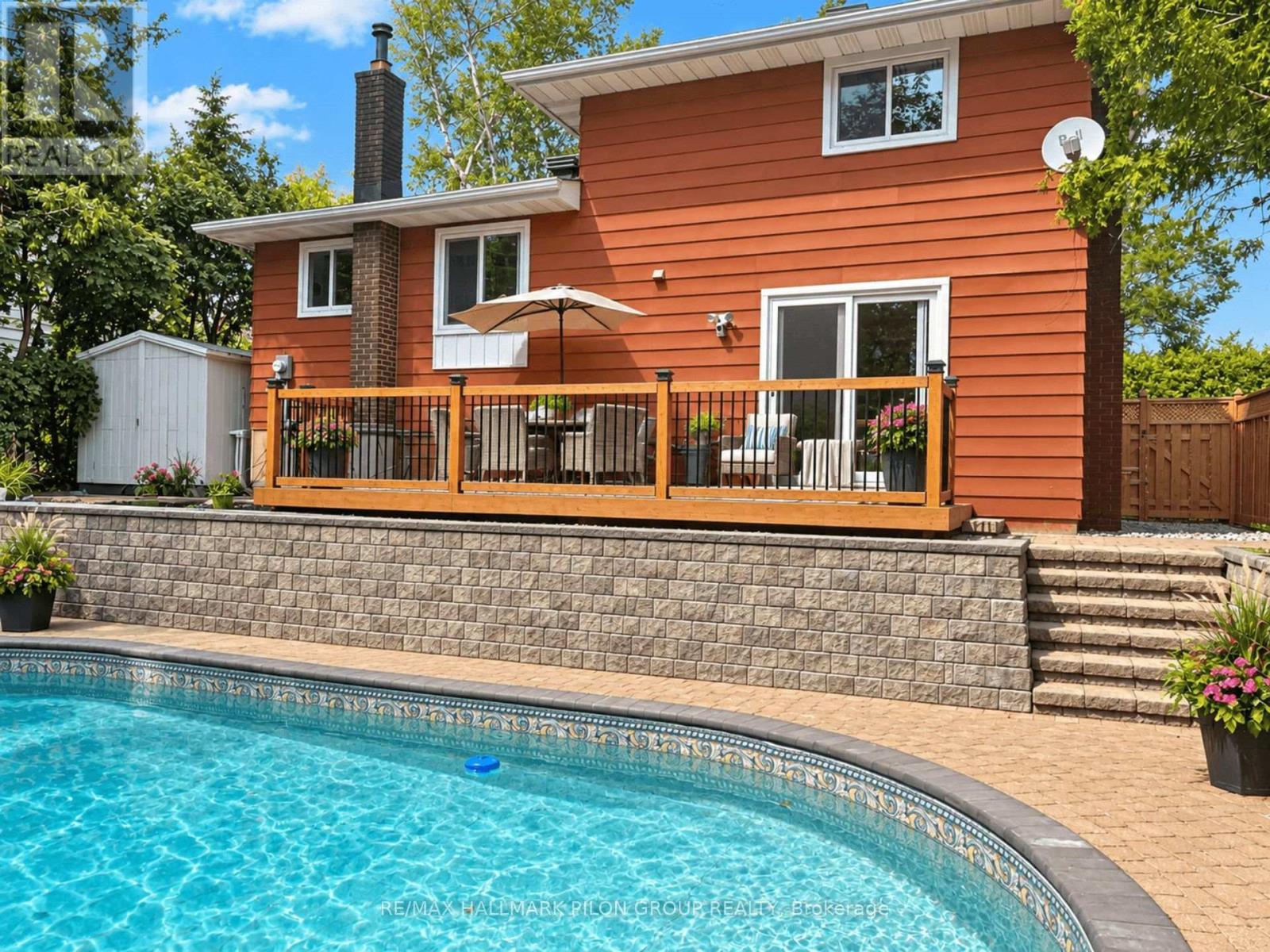 16 Eastpark Drive Property Photo 3