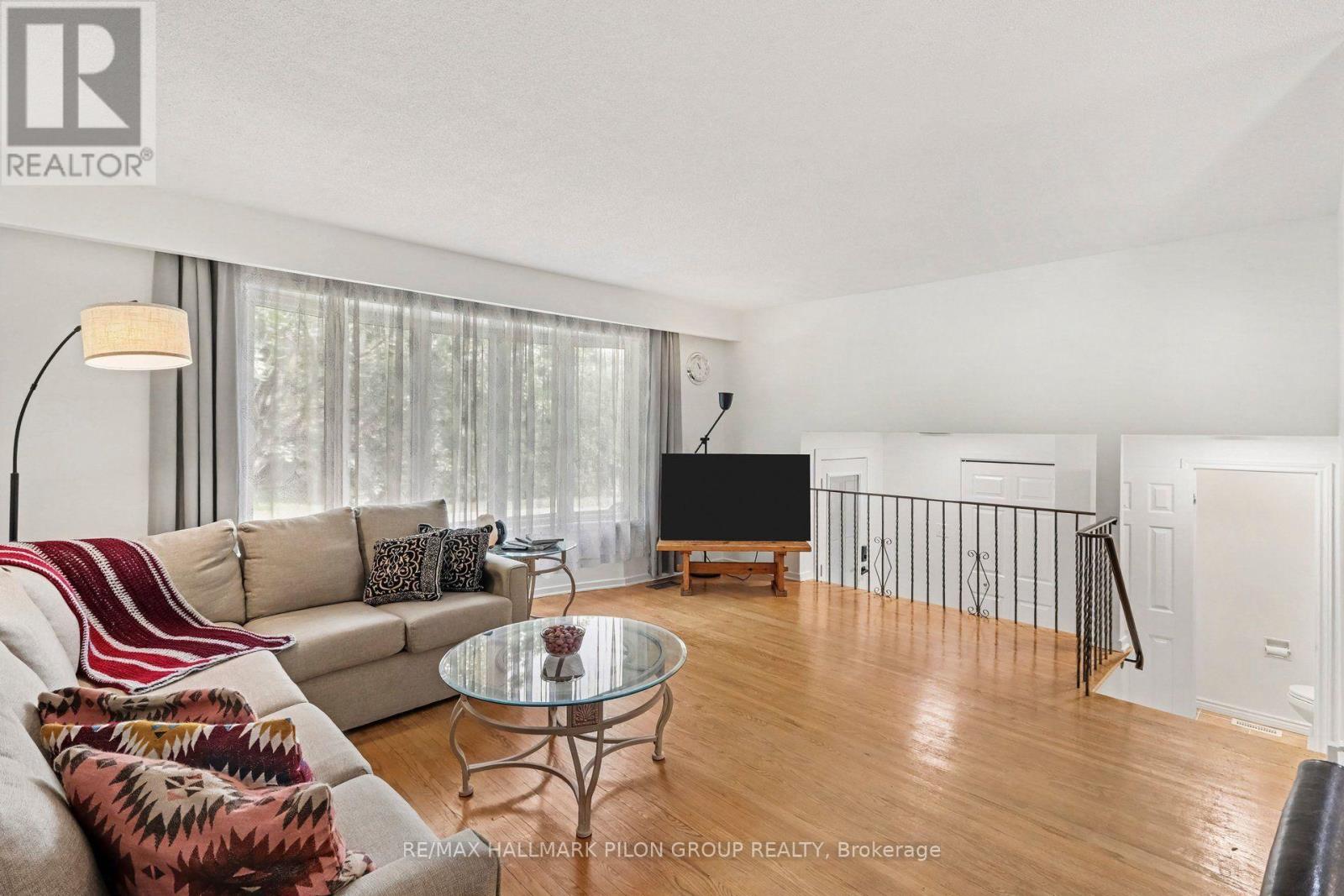 16 Eastpark Drive Property Photo 6