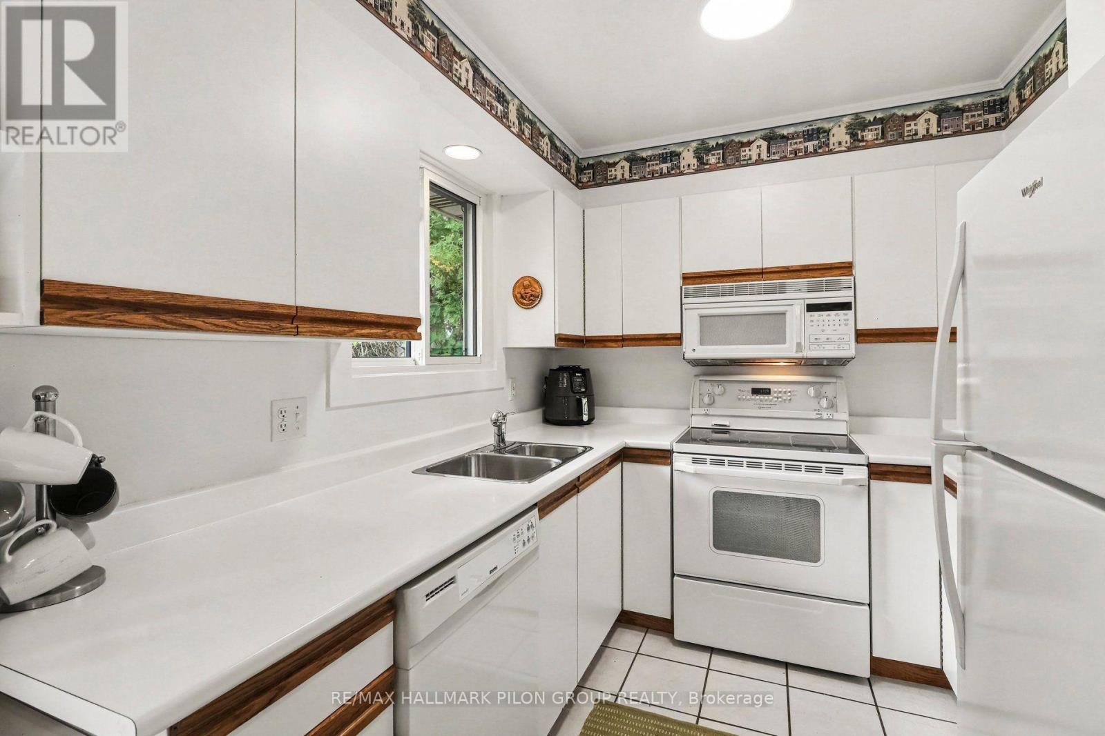 16 Eastpark Drive Property Photo 10
