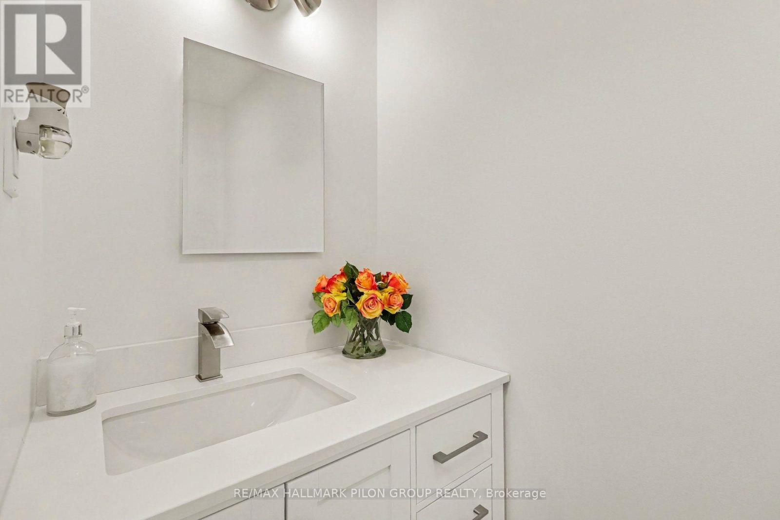 16 Eastpark Drive Property Photo 13