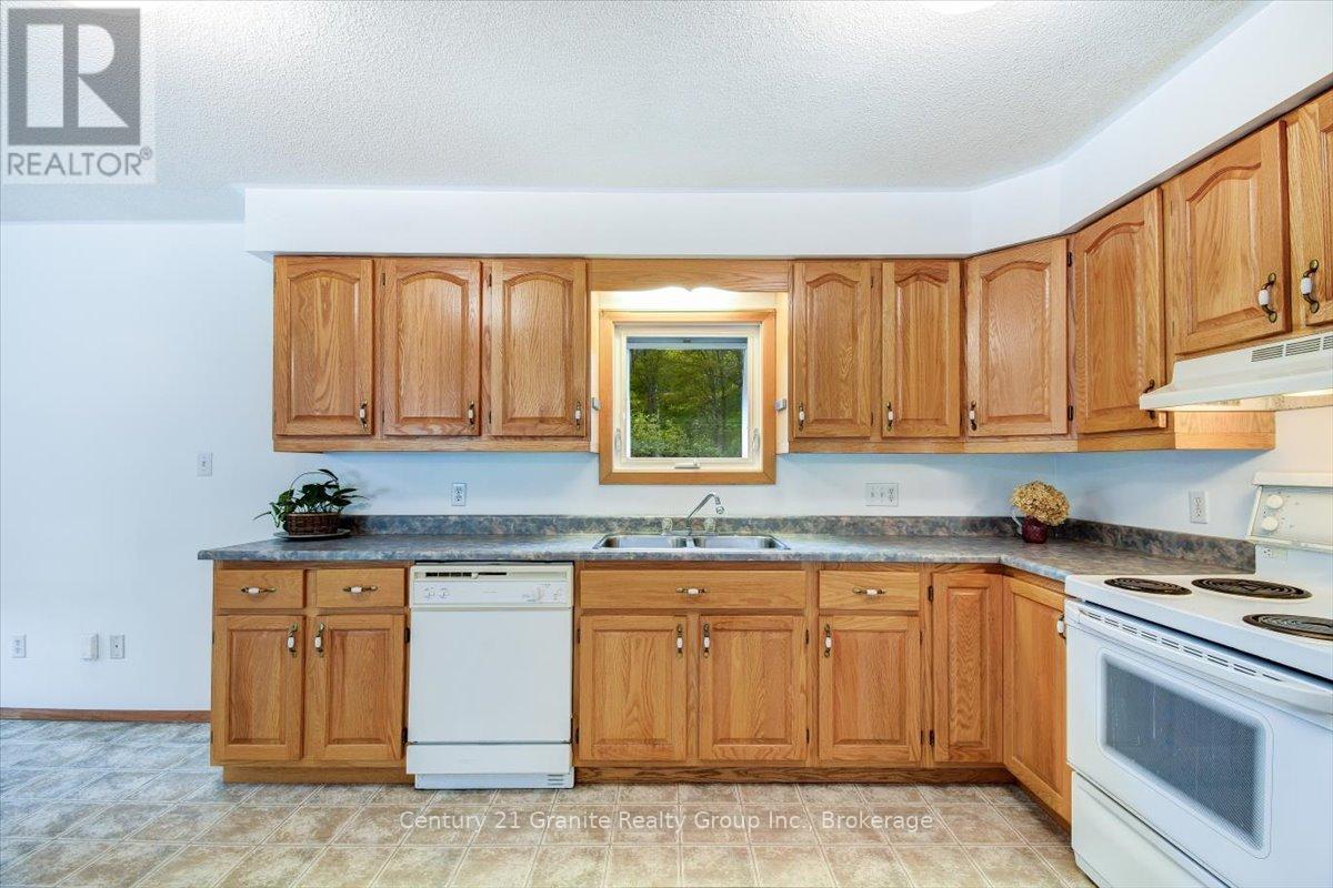 66 Hastings Street S Property Photo 6