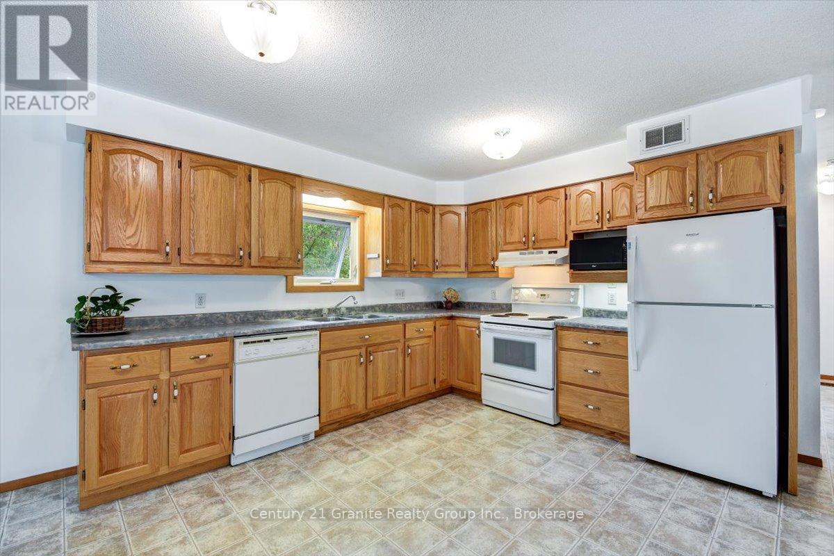 66 Hastings Street S Property Photo 7