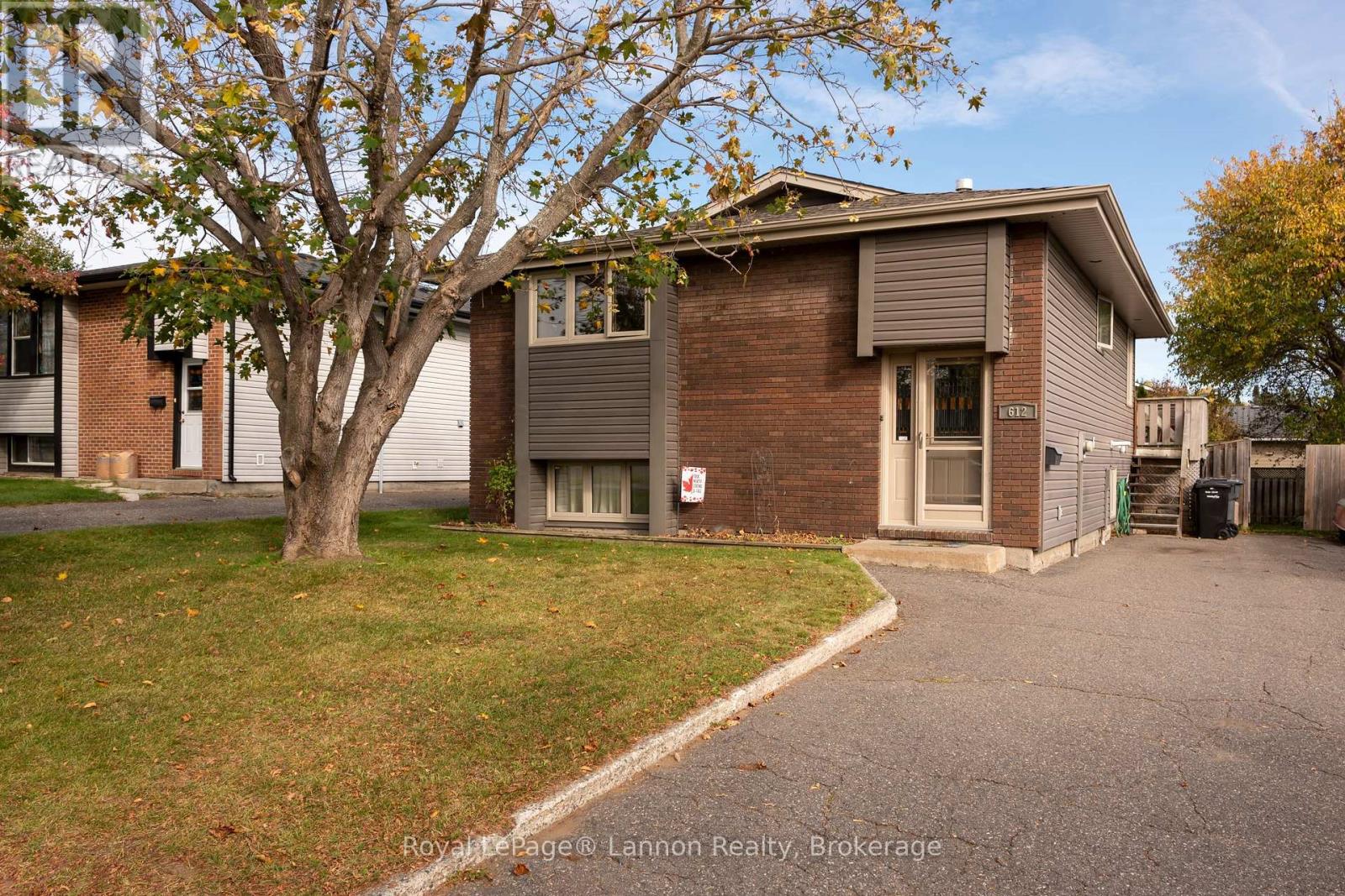 612 Lanark Crescent Property Photo 1