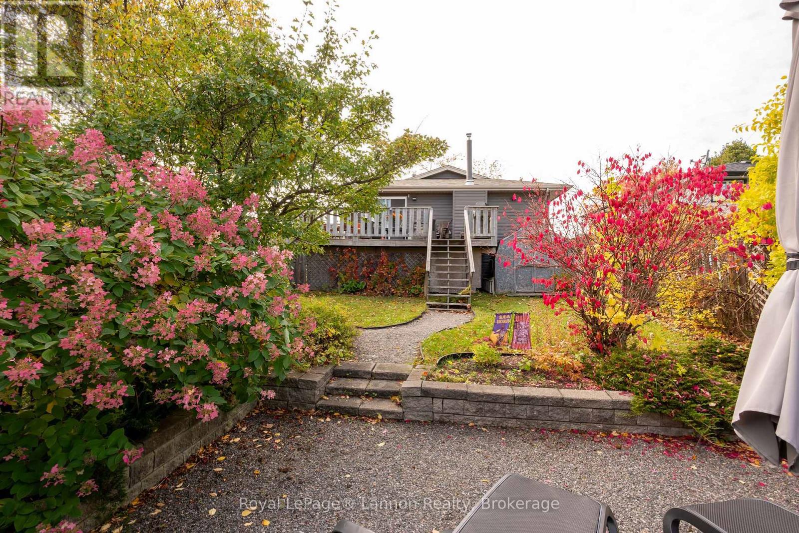 612 Lanark Crescent Property Photo 3