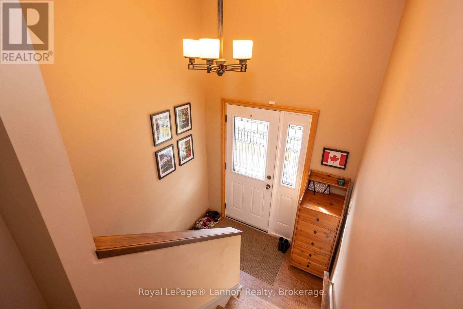 612 Lanark Crescent Property Photo 9