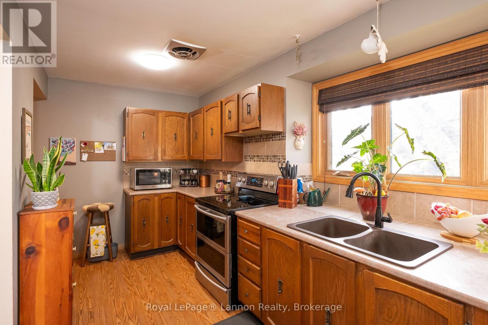 612 Lanark Crescent Property Photo 13