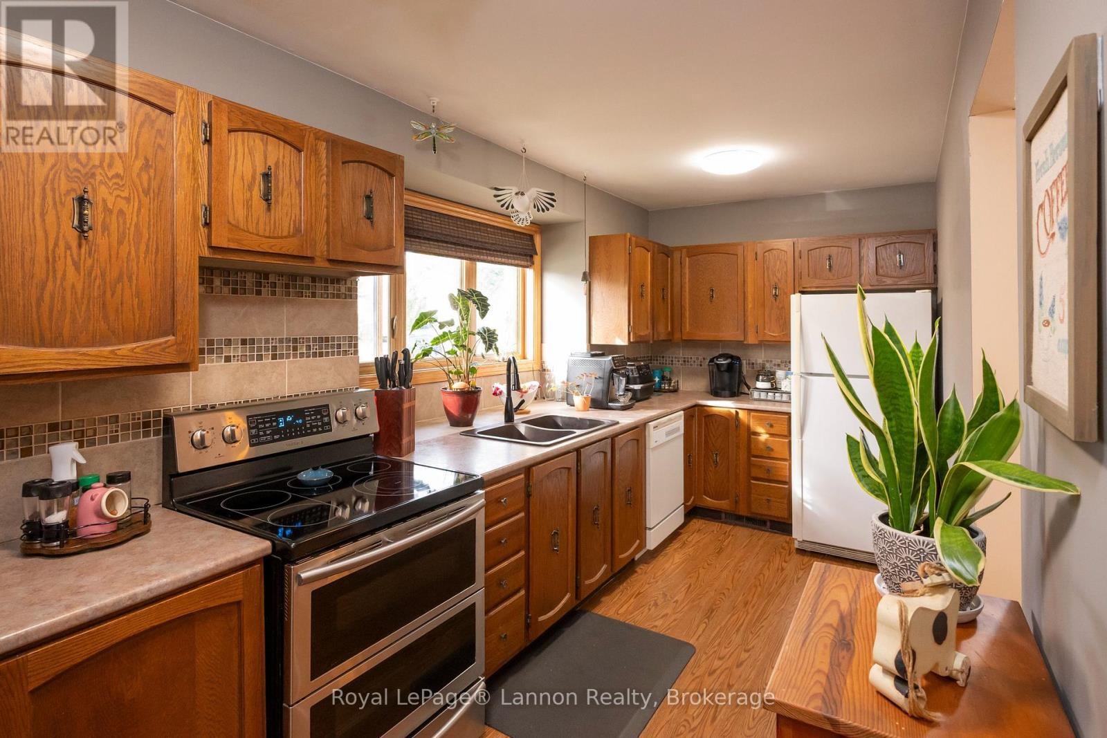 612 Lanark Crescent Property Photo 14