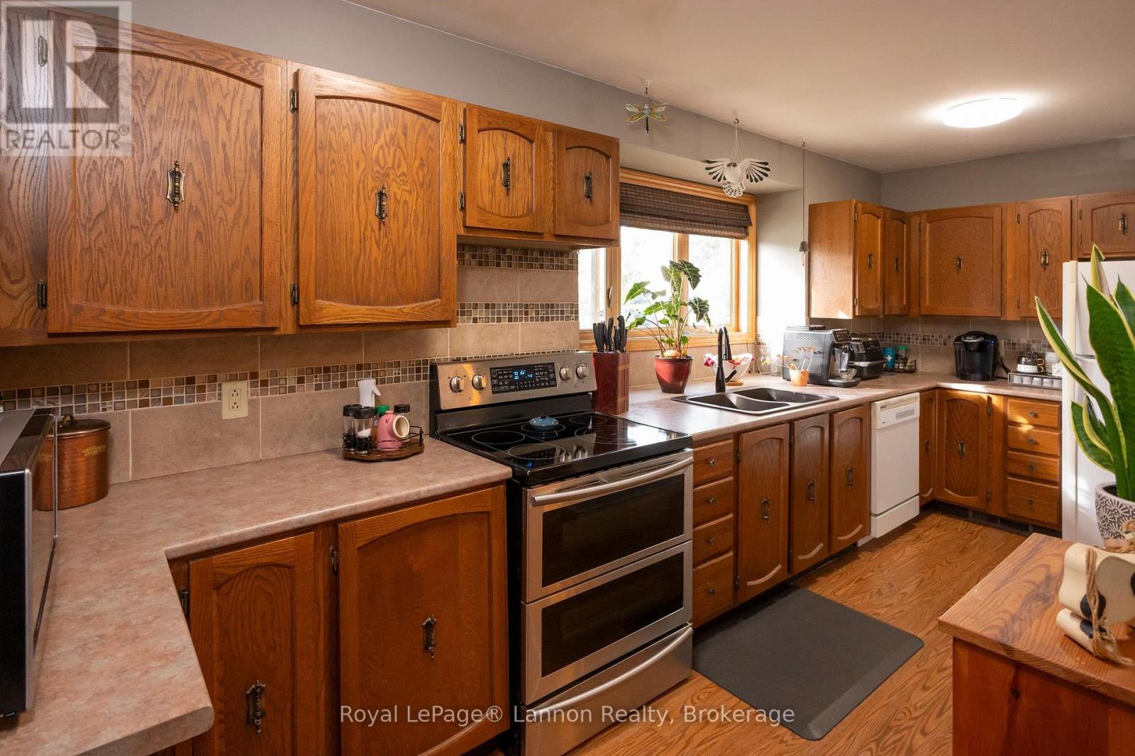 612 Lanark Crescent Property Photo 15