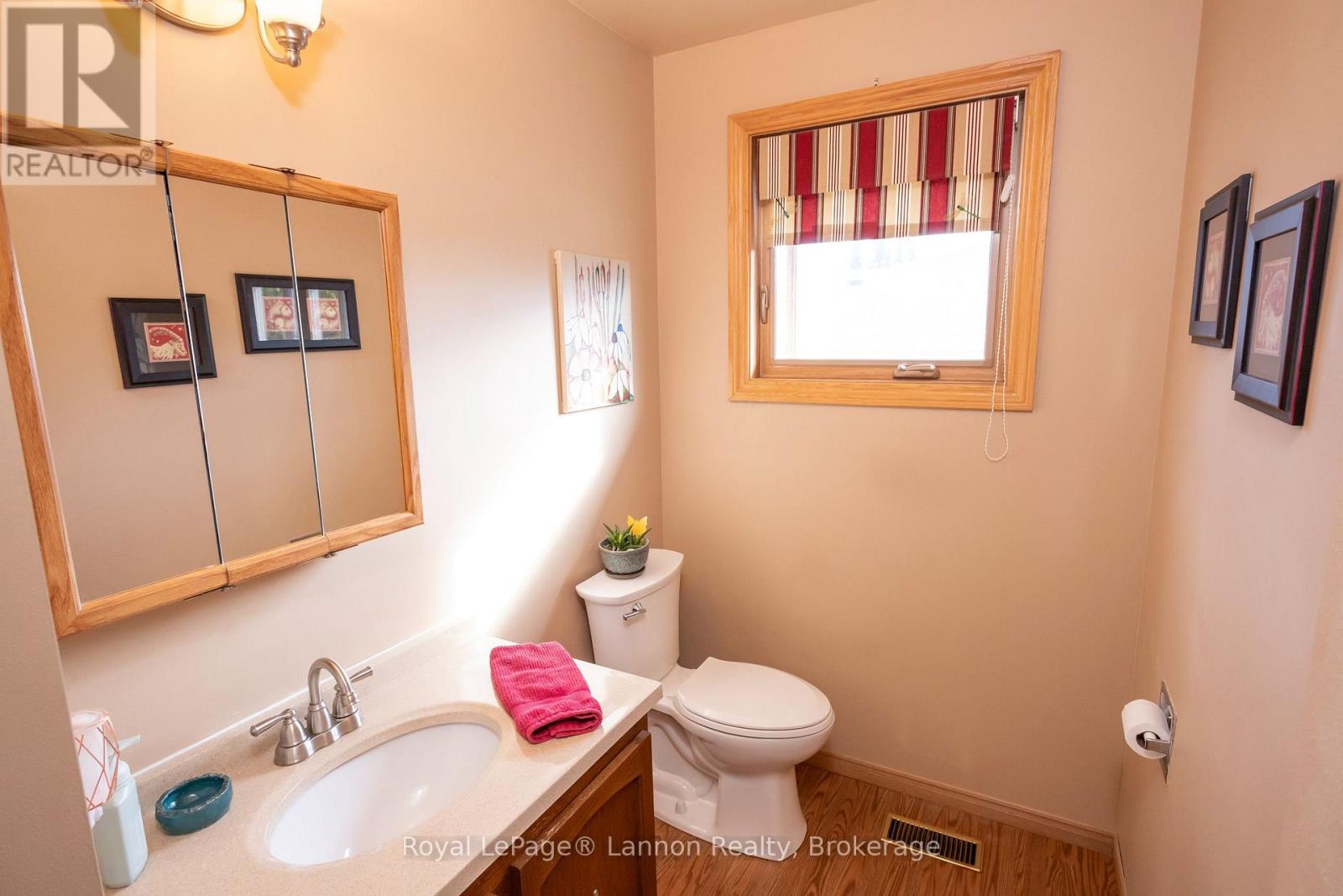 612 Lanark Crescent Property Photo 18