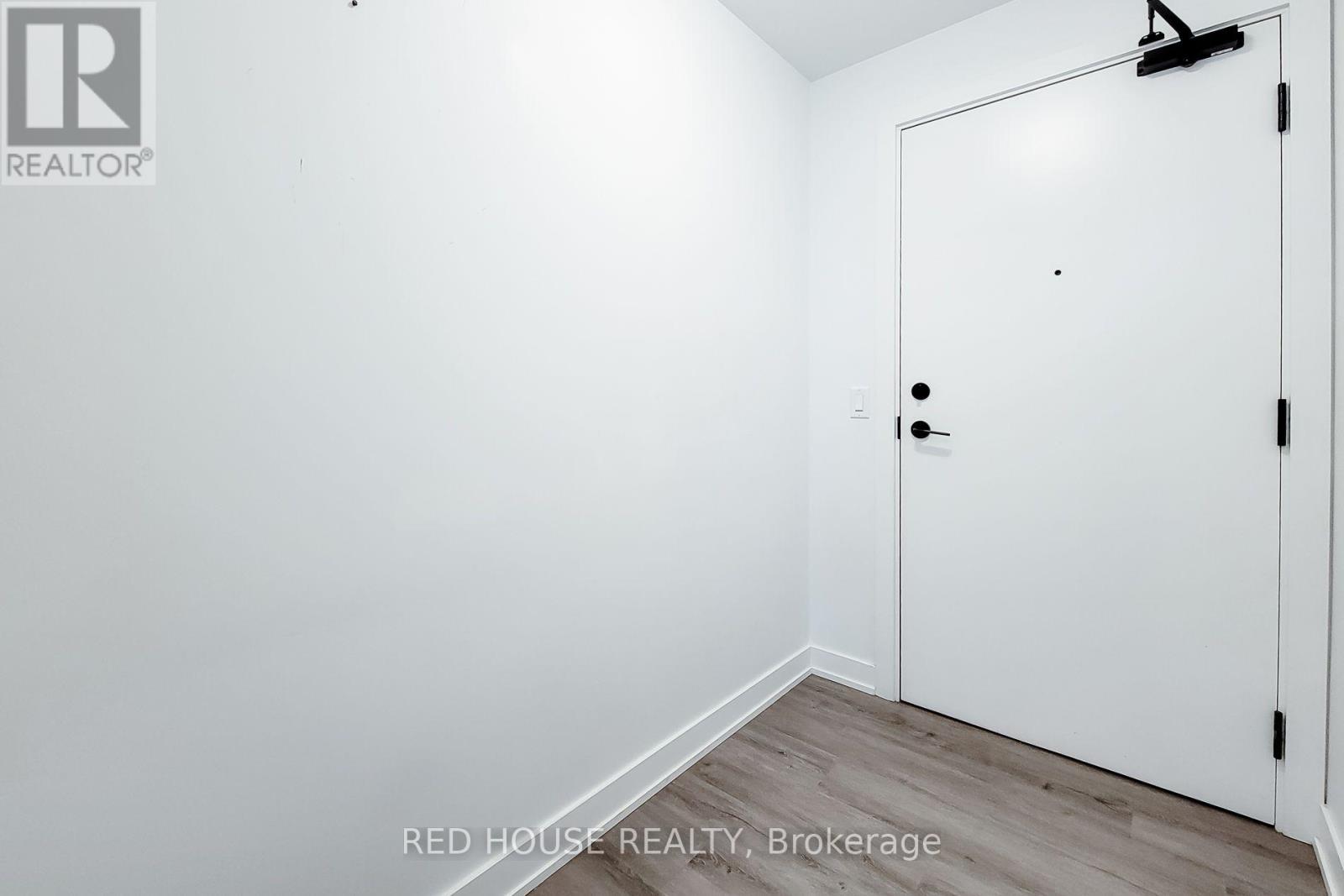324 - 600 North Service Road Property Photo 7