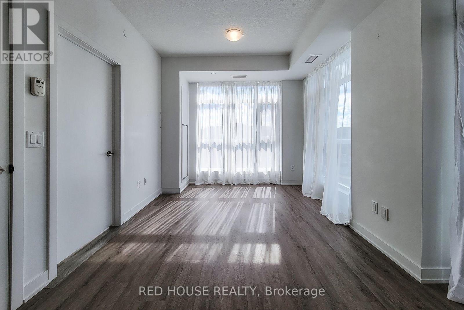 324 - 600 North Service Road Property Photo 18