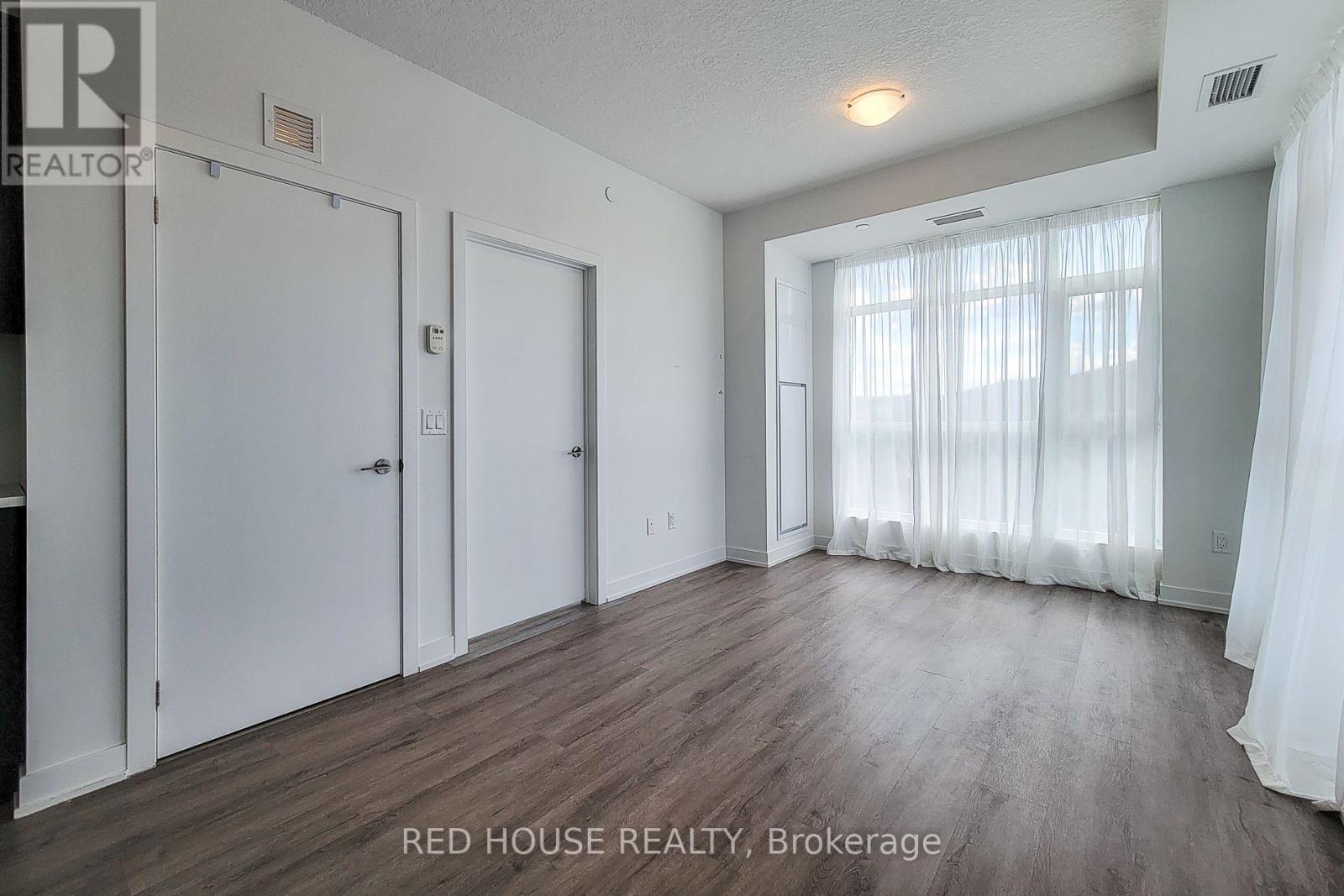 324 - 600 North Service Road Property Photo 20