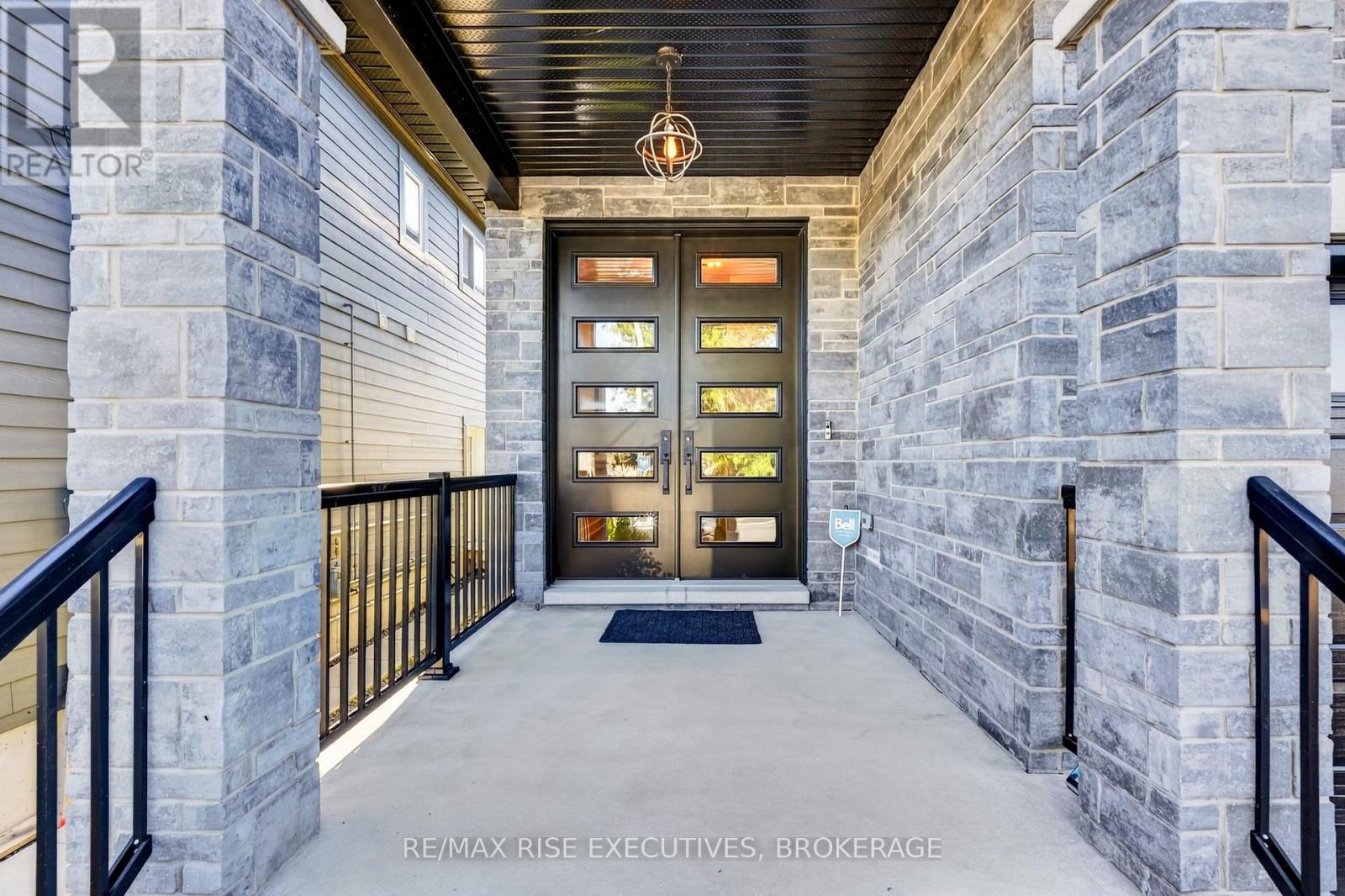 14 Park Crescent Property Photo 3