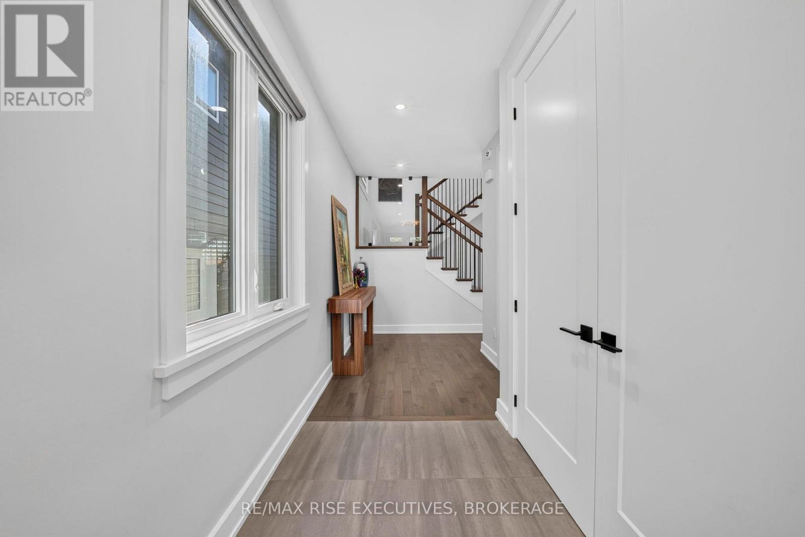 14 Park Crescent Property Photo 5