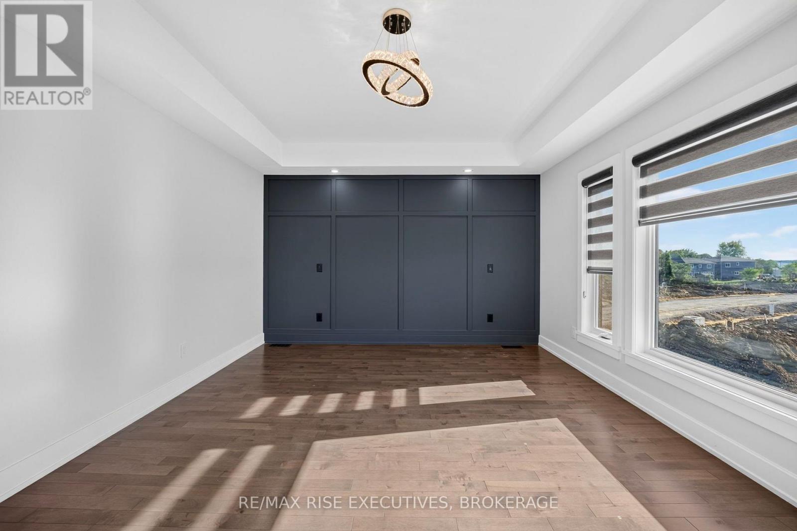 14 Park Crescent Property Photo 19