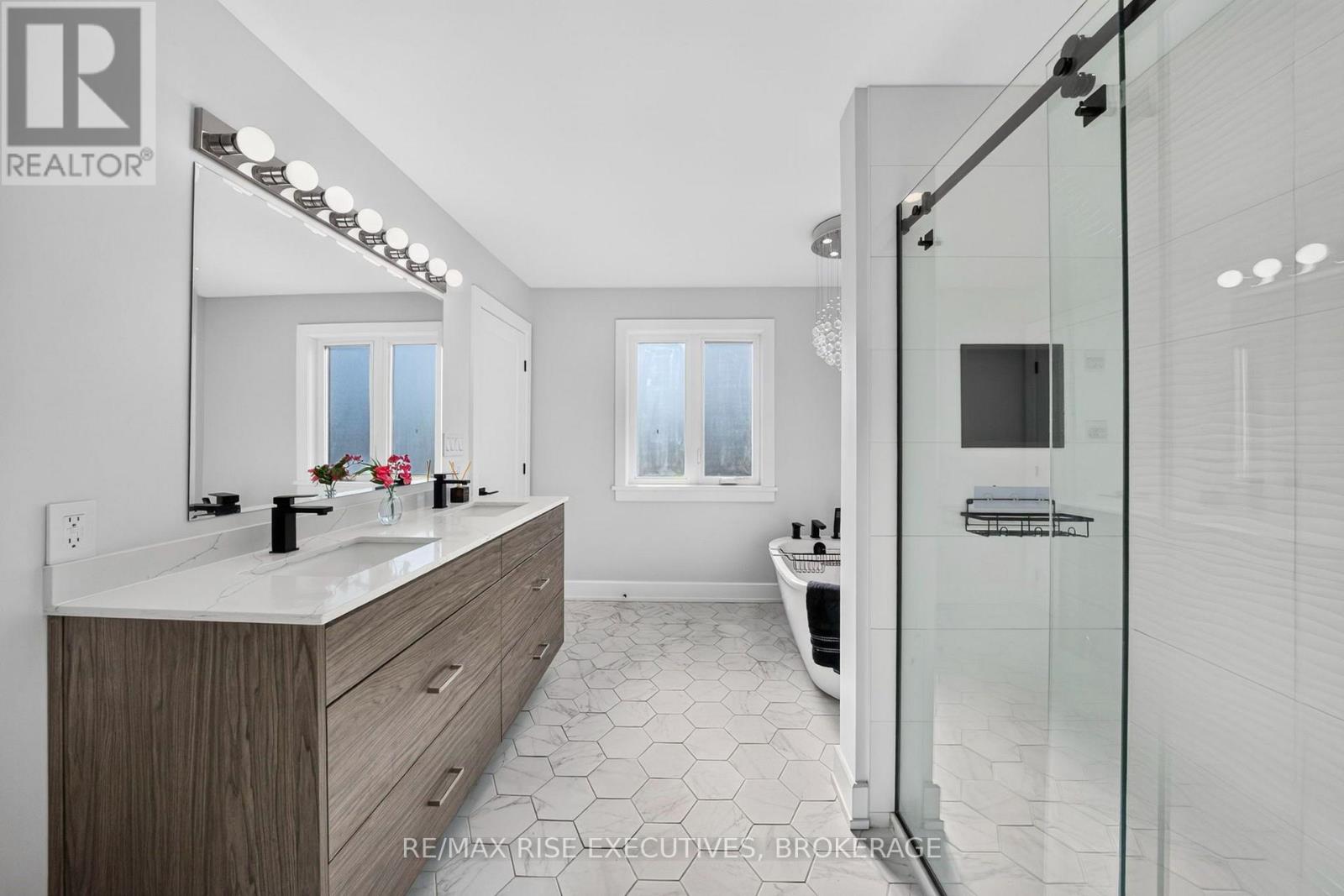 14 Park Crescent Property Photo 22