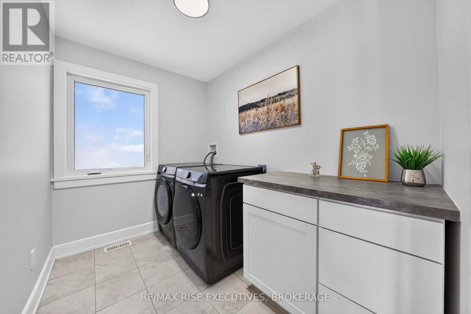 14 Park Crescent Property Photo 26