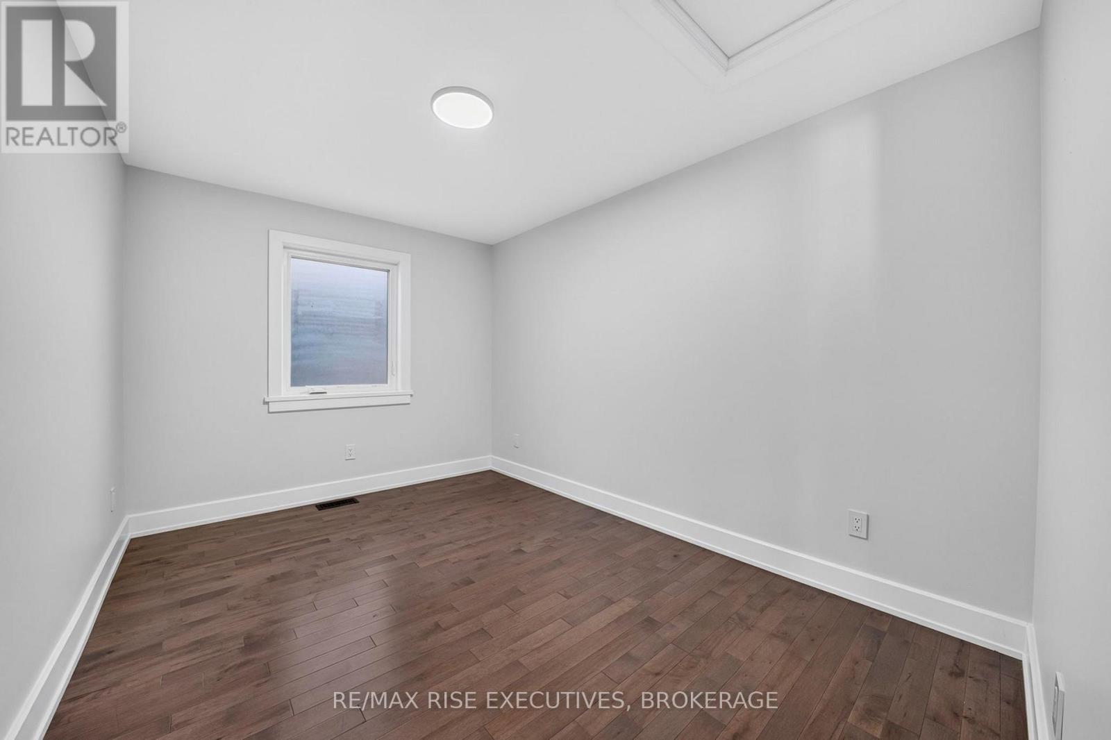 14 Park Crescent Property Photo 27