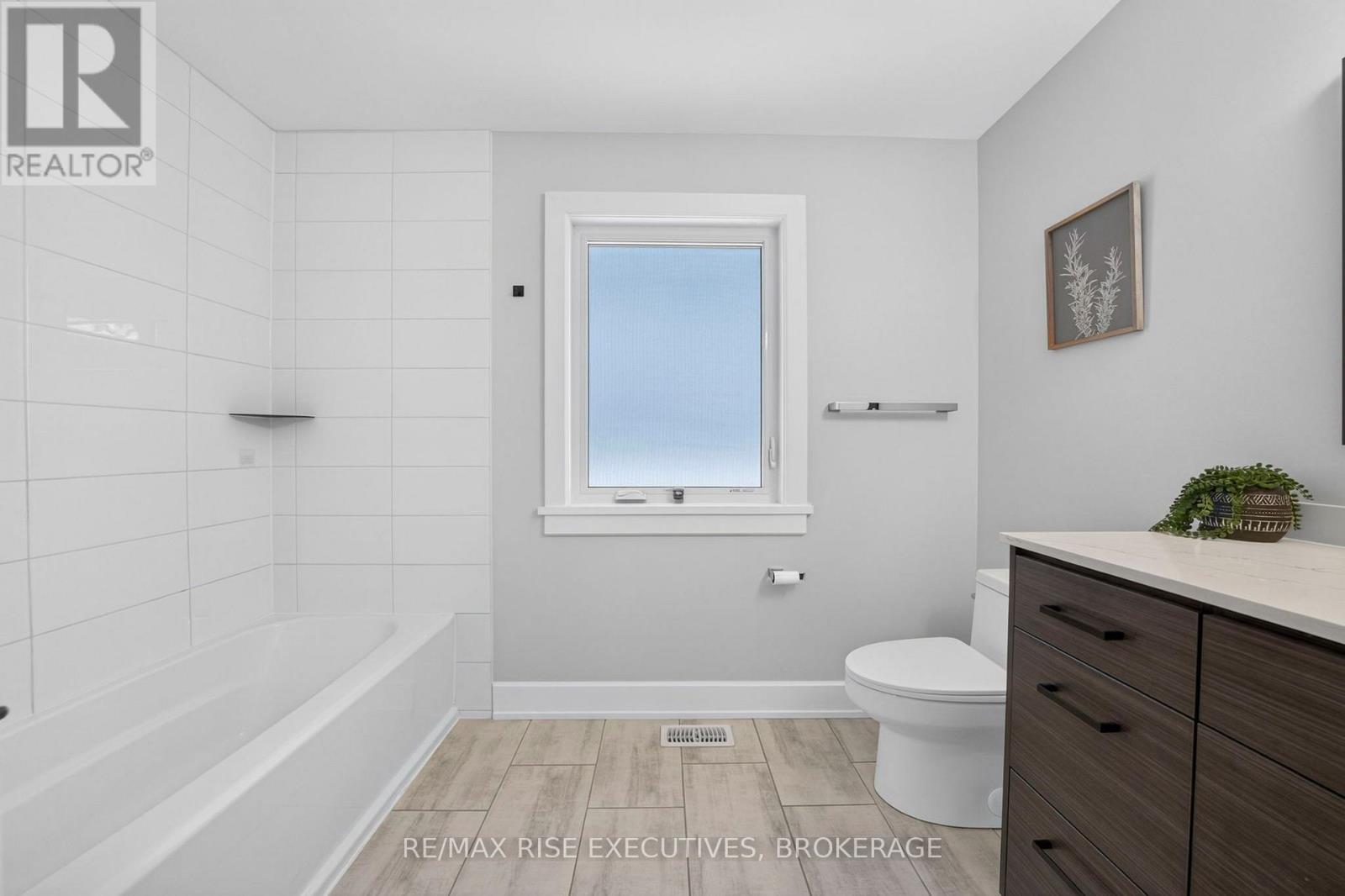 14 Park Crescent Property Photo 29