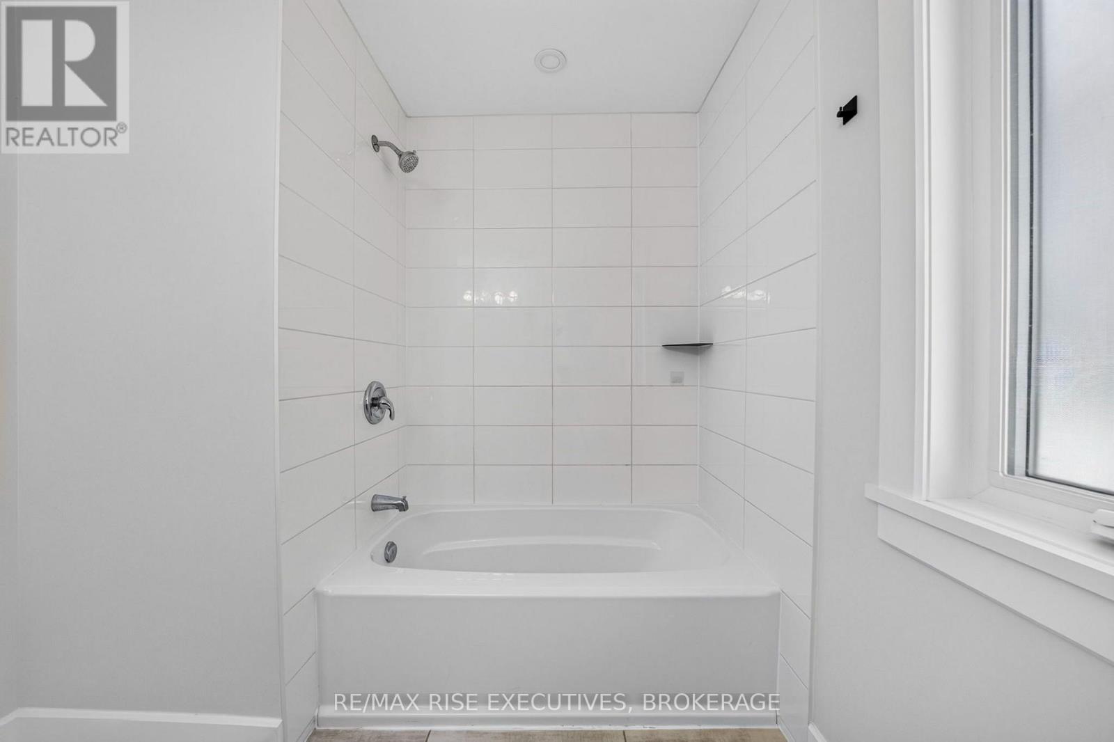 14 Park Crescent Property Photo 31