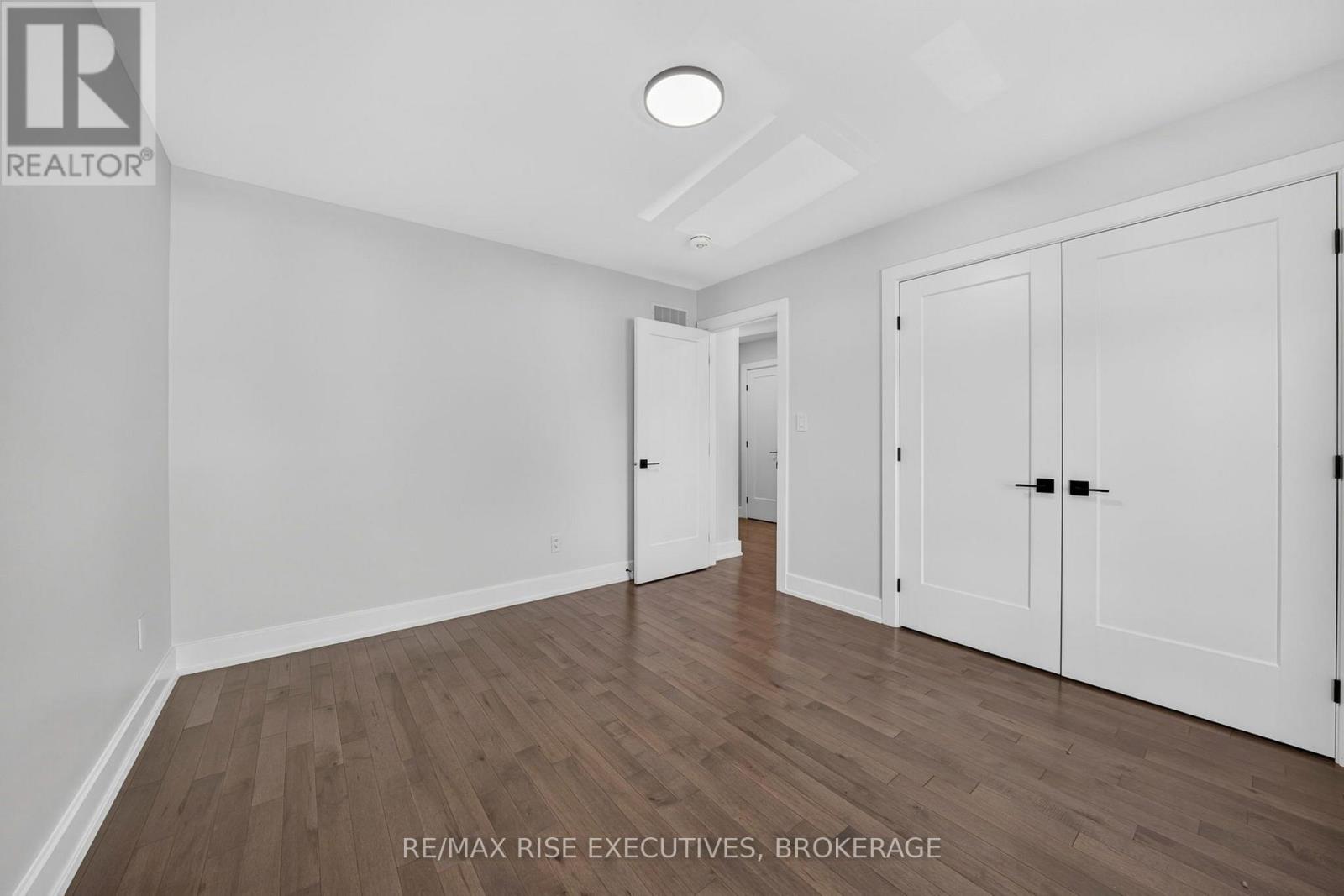 14 Park Crescent Property Photo 34