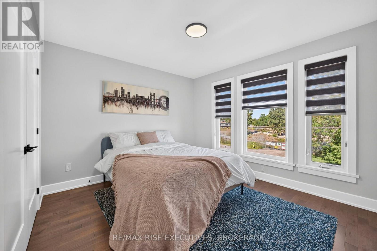 14 Park Crescent Property Photo 35