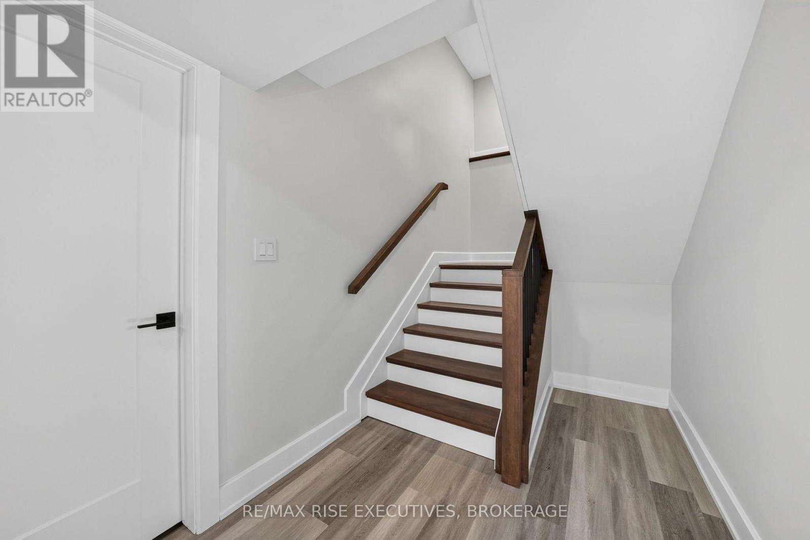 14 Park Crescent Property Photo 37