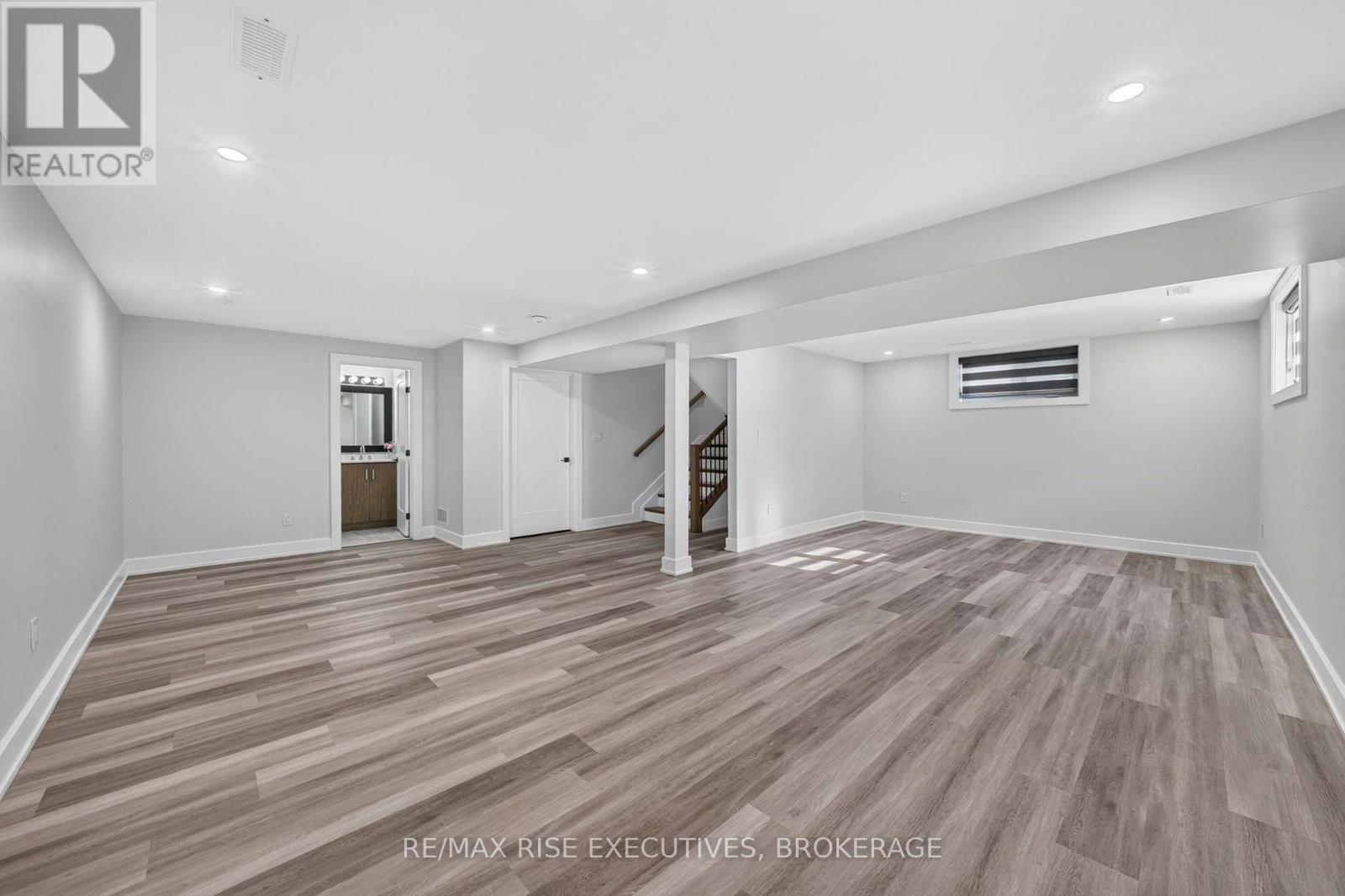 14 Park Crescent Property Photo 38