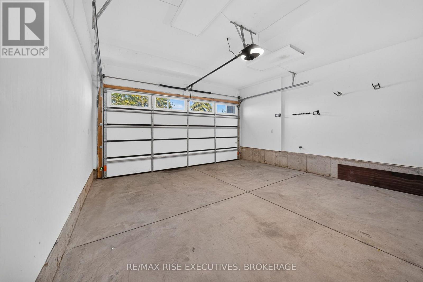 14 Park Crescent Property Photo 41