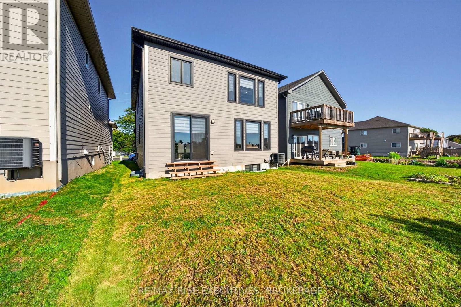 14 Park Crescent Property Photo 42