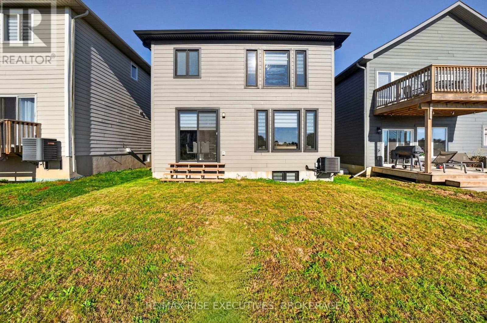 14 Park Crescent Property Photo 43