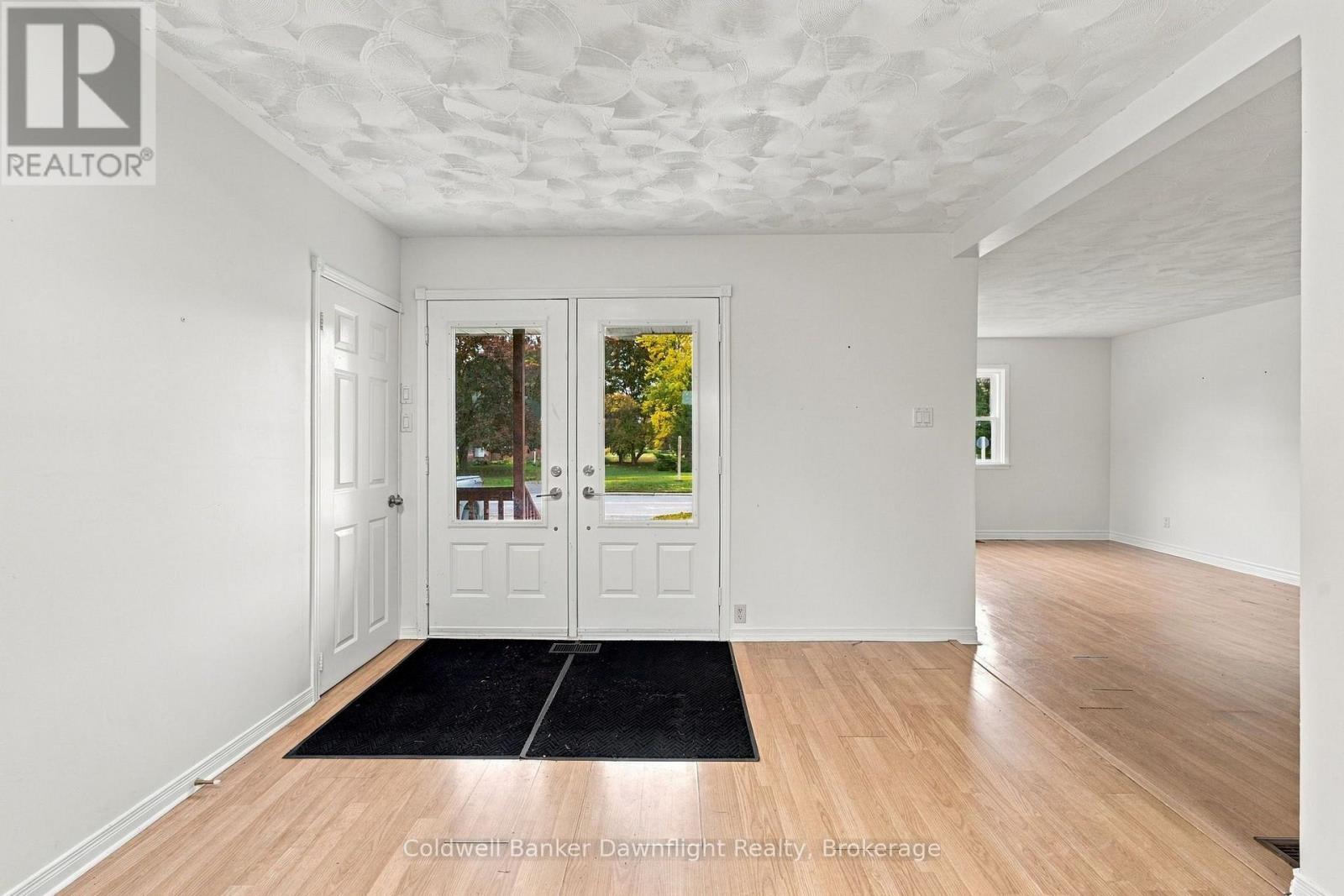 36810 Crediton Road Property Photo 2