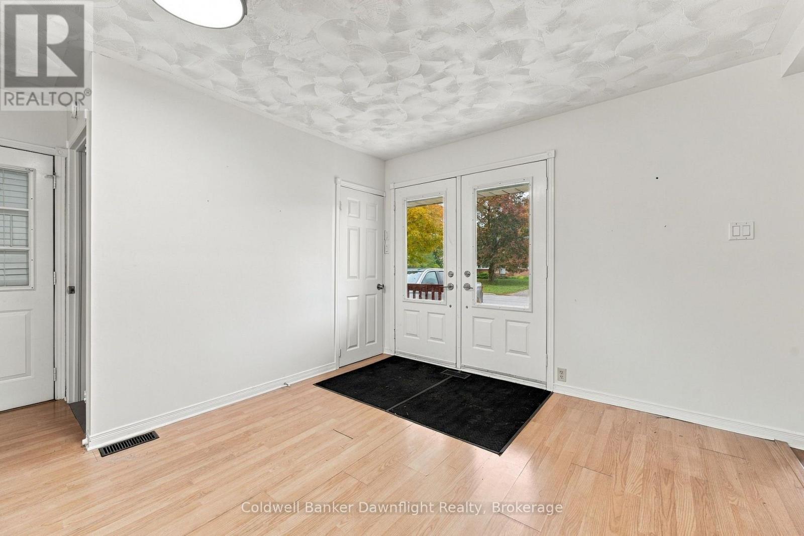 36810 Crediton Road Property Photo 3